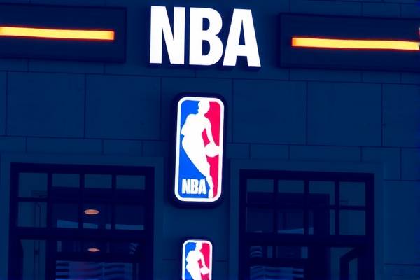 重温经典对决，NBA快船与勇士的录像回放